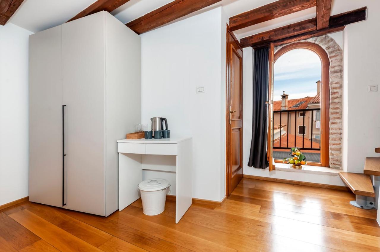 Noemi'S Rooms Ровинь Экстерьер фото