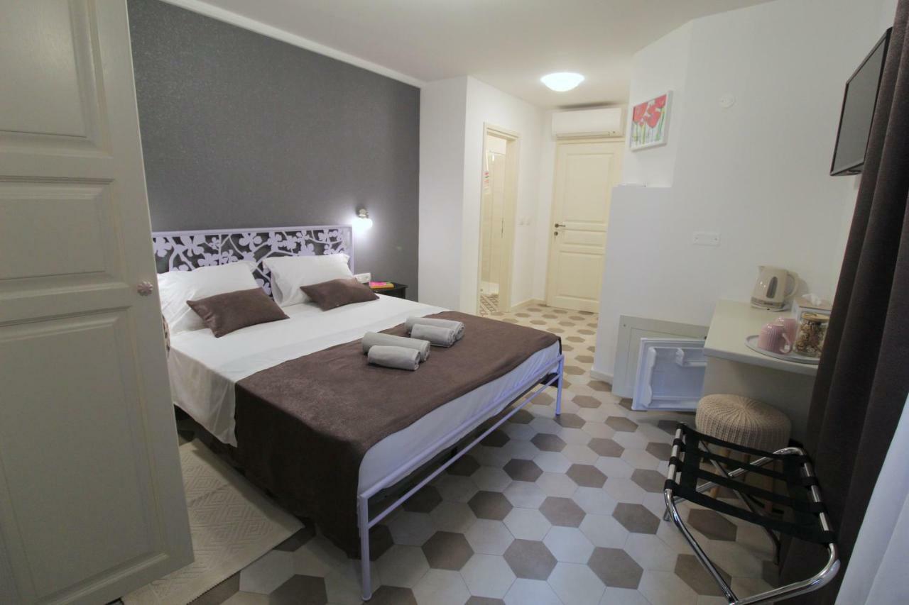 Noemi'S Rooms Ровинь Экстерьер фото