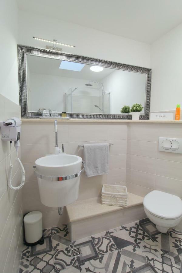 Noemi'S Rooms Ровинь Экстерьер фото