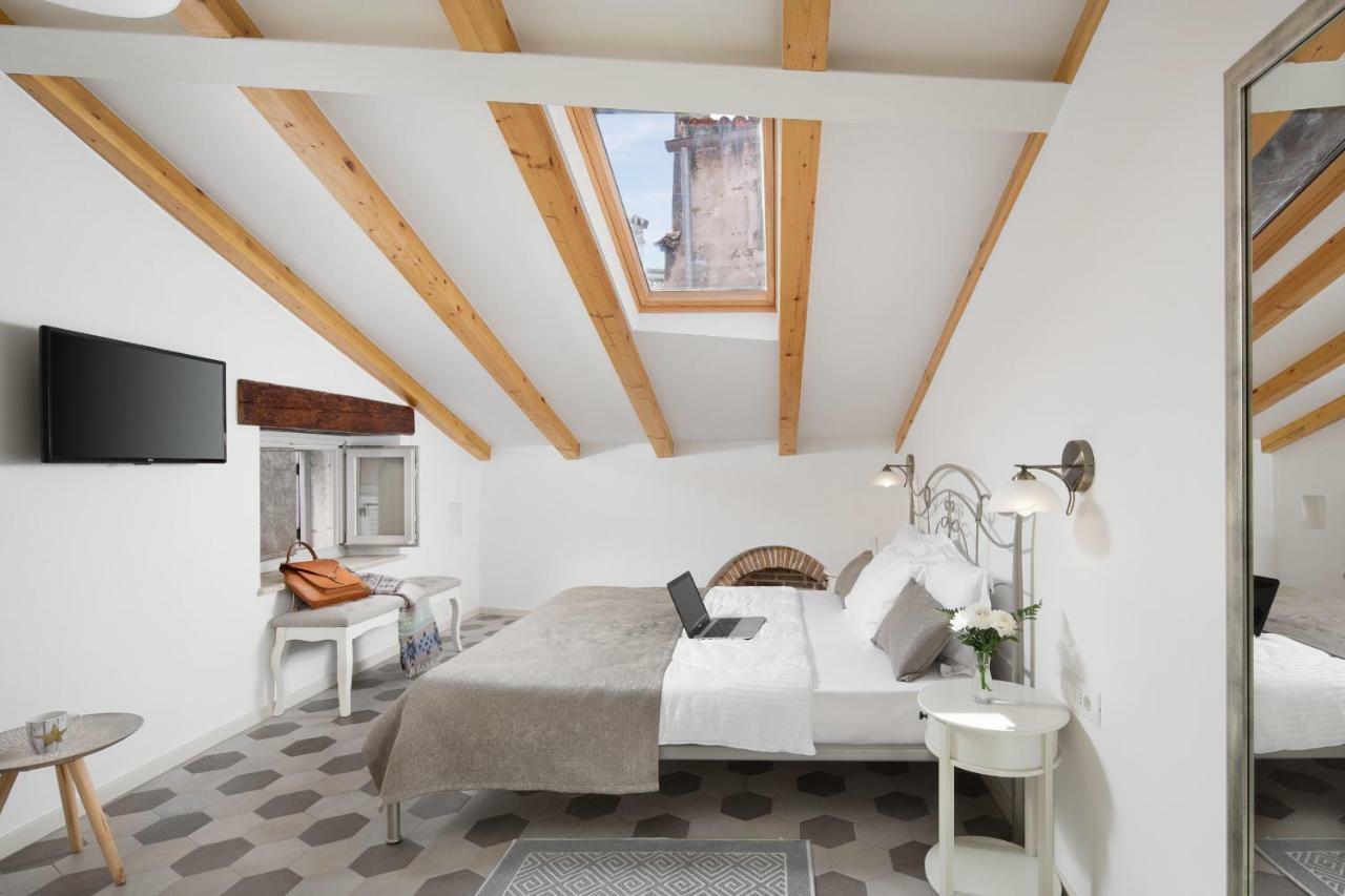 Noemi'S Rooms Ровинь Экстерьер фото